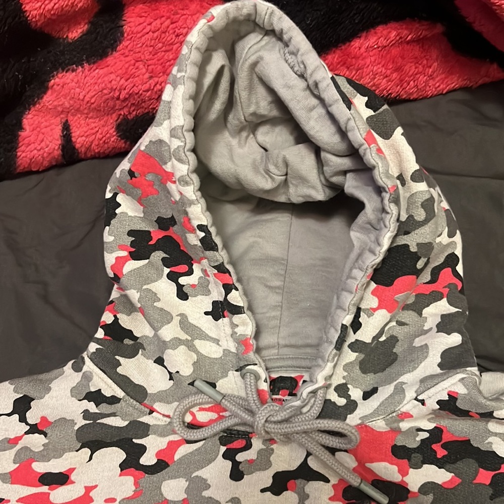 🔥STAPLE RED GREY CAMO HOODIE RARE - Picture 3 of 9